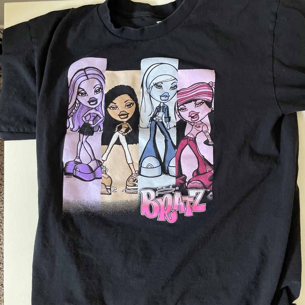 COPY - y2k bratz womens graphic tee size large